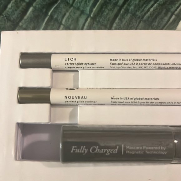 Eye sample! Glossier, PUR, Prada, Ulta, af94 vegan lashes - Picture 2 of 9